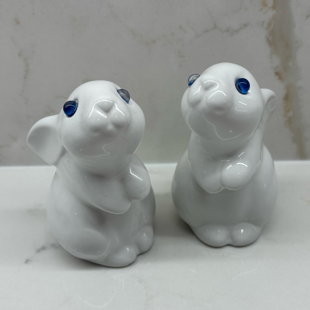 Vintage White Ceramic Blue Eyes Bunny Rabbit Salt Pepper Shaker Set Easter